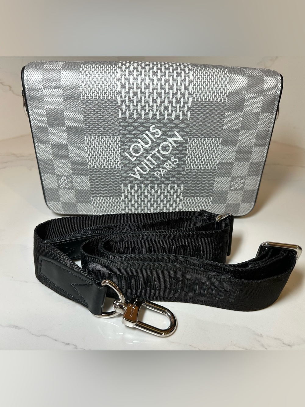 Louis Vuitton Damier Graphite 3D Studio Messenger Antarctica